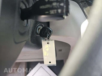 2020 Toyota Sienna LE 8-Passenger 119.3" WB - miniatura 8