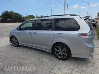 2020 Toyota Sienna SE 8-Passenger 119.3" WB - miniatura 2