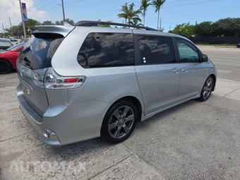 2020 Toyota Sienna SE 8-Passenger 119.3" WB - miniatura 5