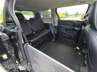 2020 Toyota Sienna SE 8-Passenger 119.3" WB - miniatura 16