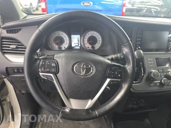 2020 Toyota Sienna SE Premium 8-Passenger 119.3" WB - miniatura 10
