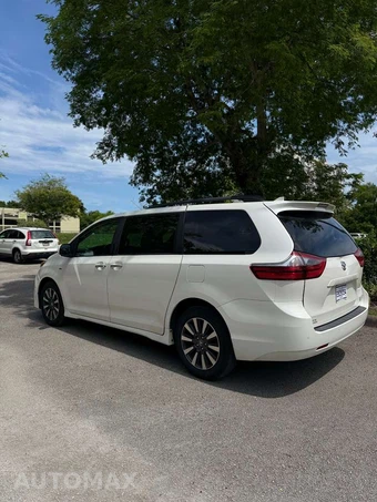2020 Toyota Sienna XLE 7-Passenger 119.3" WB - miniatura 3
