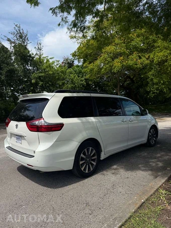 2020 Toyota Sienna XLE 7-Passenger 119.3" WB - miniatura 4
