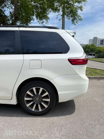 2020 Toyota Sienna XLE 7-Passenger 119.3" WB - miniatura 5