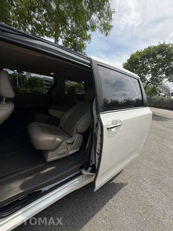 2020 Toyota Sienna XLE 7-Passenger 119.3" WB - miniatura 9