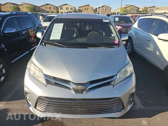 2020 Toyota Sienna XLE 8-Passenger 119.3" WB - miniatura 2