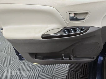2020 Toyota Sienna XLE Premium 8-Passenger 119.3" WB - miniatura 9