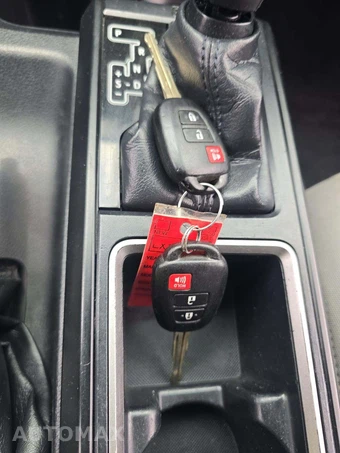 2020 Toyota Tacoma SR Crew Cab Medium Bed - miniatura 8