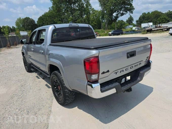 2020 Toyota Tacoma SR5 Crew Cab Medium Bed - miniatura 2
