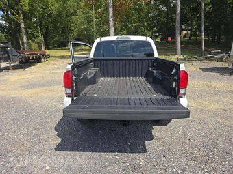 2020 Toyota Tacoma SR5 Crew Cab Medium Bed - miniatura 14