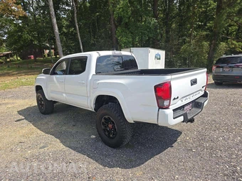 2020 Toyota Tacoma SR5 Crew Cab Medium Bed - miniatura 2