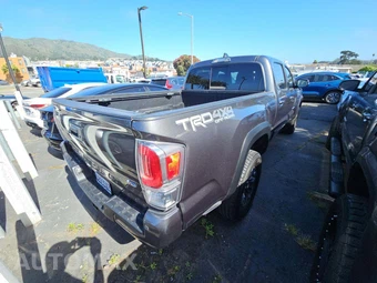 2020 Toyota Tacoma TRD Off-Road Crew Cab Long Bed - miniatura 3