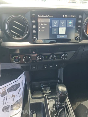 2020 Toyota Tacoma TRD Off-Road Crew Cab Medium Bed - miniatura 11