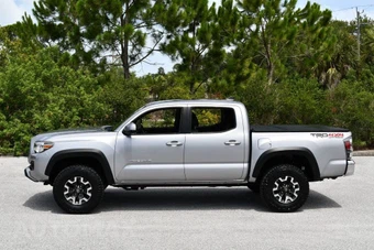 2020 Toyota Tacoma TRD Off-Road Crew Cab Medium Bed - miniatura 3