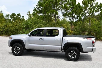 2020 Toyota Tacoma TRD Off-Road Crew Cab Medium Bed - miniatura 4