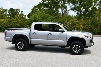 2020 Toyota Tacoma TRD Off-Road Crew Cab Medium Bed - miniatura 8