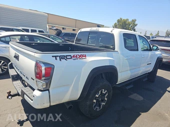 2020 Toyota Tacoma TRD Off-Road Crew Cab Medium Bed - miniatura 4