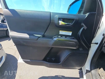 2020 Toyota Tacoma TRD Off-Road Crew Cab Medium Bed - miniatura 9