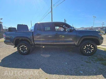 2020 Toyota Tacoma TRD Off-Road Crew Cab Medium Bed - miniatura 4
