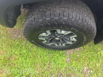 2020 Toyota Tacoma TRD Off-Road Crew Cab Medium Bed - miniatura 8