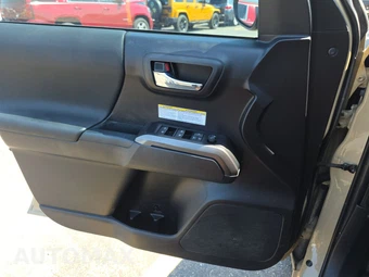 2020 Toyota Tacoma TRD Off-Road Crew Cab Medium Bed - miniatura 9