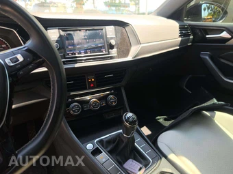 2020 Volkswagen Jetta R-Line – miniatura 10