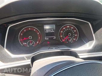 2020 Volkswagen Jetta R-Line – miniatura 9