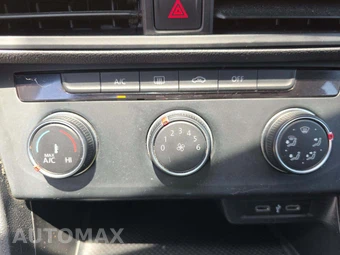 2020 Volkswagen Jetta S – miniatura 27