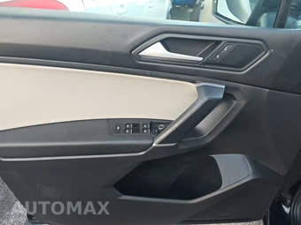 2020 Volkswagen Tiguan SE – miniatura 9