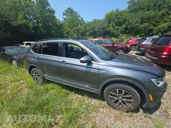 2020 Volkswagen Tiguan SE - miniatura 4