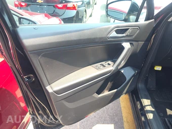 2020 Volkswagen Tiguan SE – miniatura 9