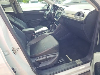 2020 Volkswagen Tiguan SE - miniatura 8