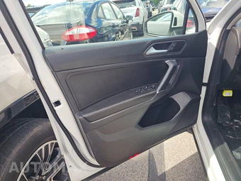 2020 Volkswagen Tiguan SE - miniatura 9