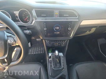 2020 Volkswagen Tiguan SE – miniatura 11