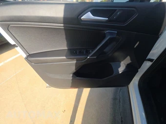 2020 Volkswagen Tiguan SE – miniatura 9