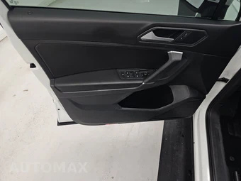 2020 Volkswagen Tiguan SE - miniatura 9