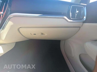 2020 Volvo S60 T5 Momentum – miniatura 16