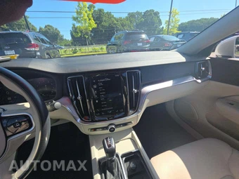 2020 Volvo S60 T5 Momentum – miniatura 7