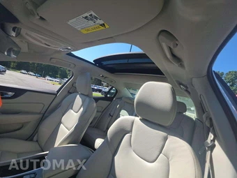 2020 Volvo S60 T5 Momentum – miniatura 8