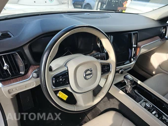2020 Volvo S60 T5 Momentum – miniatura 10