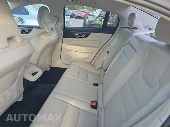 2020 Volvo S60 T5 Momentum – miniatura 13