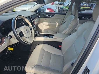 2020 Volvo S60 T5 Momentum – miniatura 7