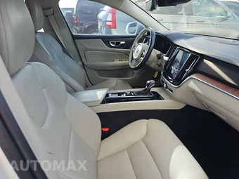 2020 Volvo S60 T5 Momentum – miniatura 8