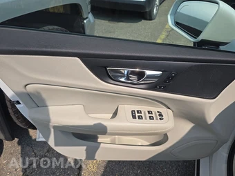 2020 Volvo S60 T5 Momentum - miniatura 9