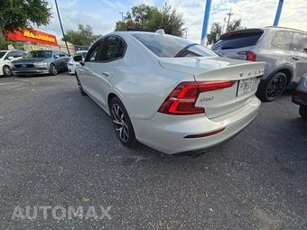 2020 Volvo S60 T5 Momentum – miniatura 2