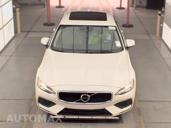 2020 Volvo S60 T6 Momentum - miniatura 2