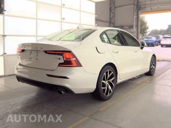 2020 Volvo S60 T6 Momentum - miniatura 4