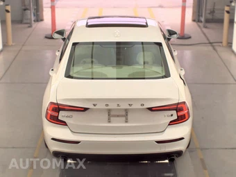 2020 Volvo S60 T6 Momentum - miniatura 5