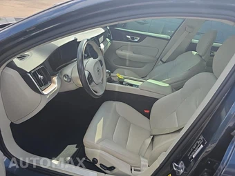 2020 Volvo S60 T6 Momentum - miniatura 13