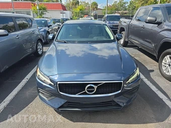 2020 Volvo S60 T6 Momentum - miniatura 2